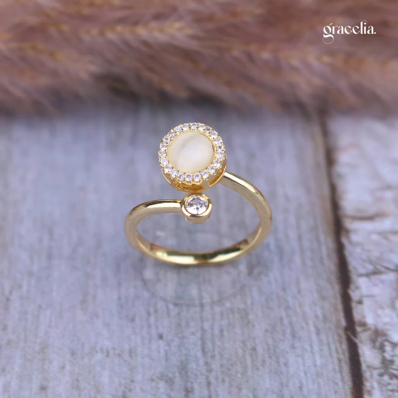 Is the Cat Eye Fortune Spinning Fidget Ring a good choice for people who need to focus?